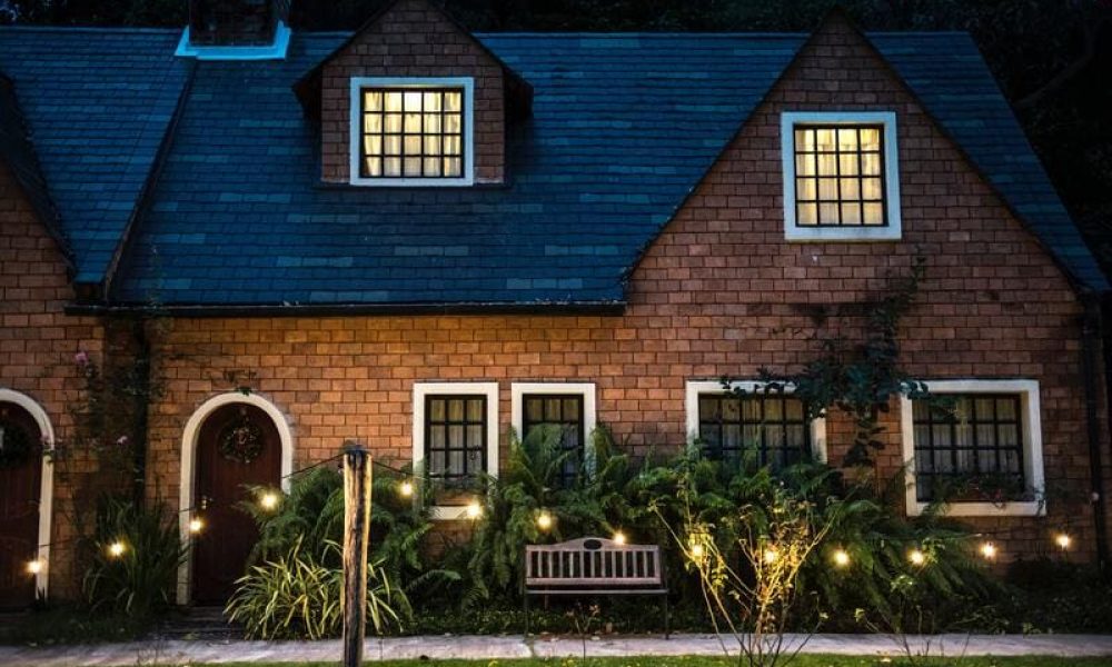 beautiful-red-brick-house-with-decorative-lights-min (1)